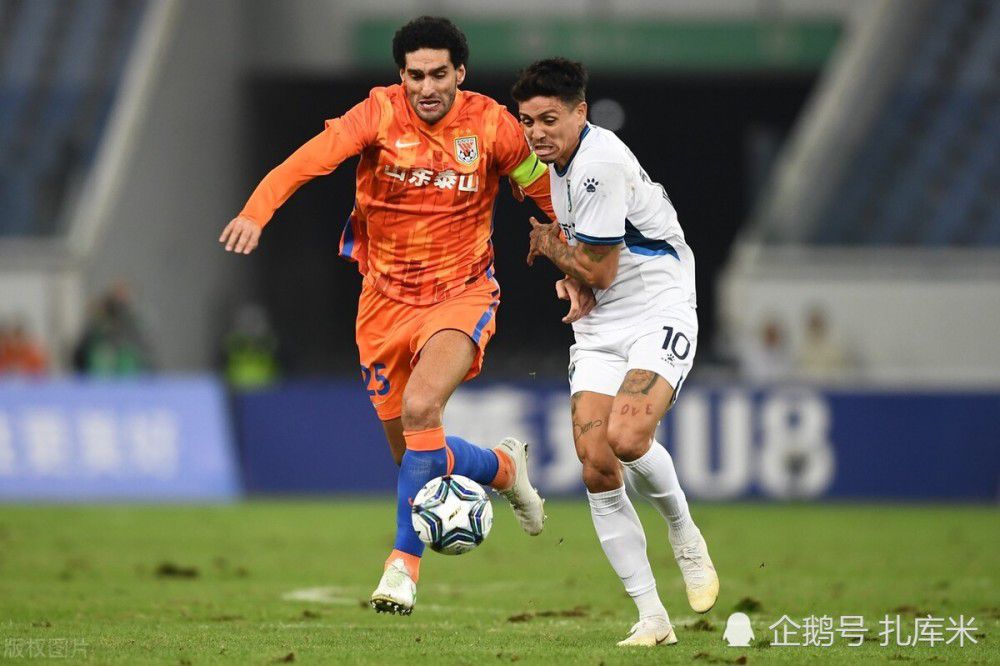 上半场比赛结束，那不勒斯0-0弗洛西诺内。